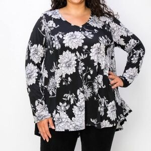 New Curvy Lovey Floral Vneck Top